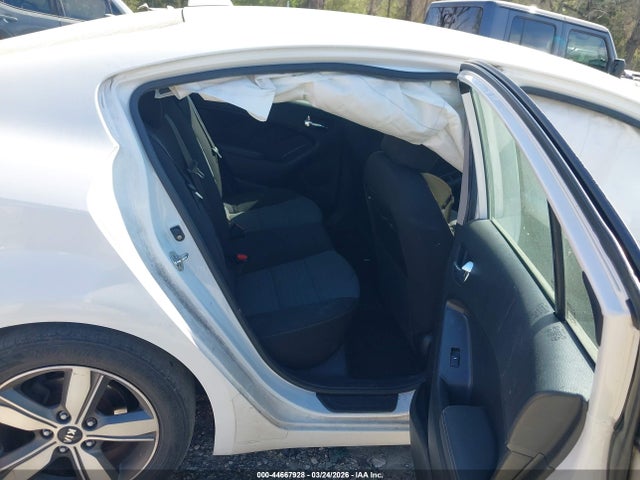2018 Kia Forte S მანქანა იყიდება აუქციონზე, vin: 3KPFL4A70JE212717, აუქციონის ნომერი: 44667928