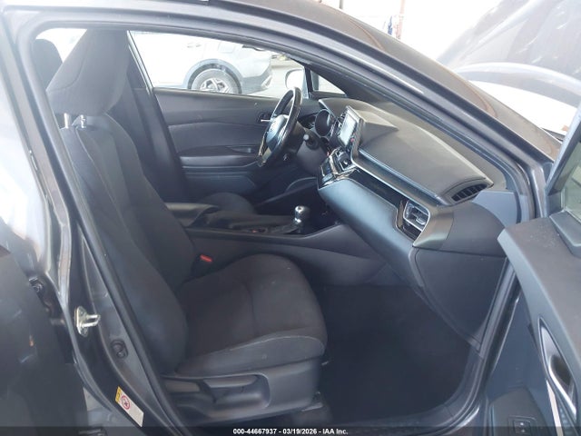 NMTKHMBXXJR004363 Toyota C-hr Xle Premium