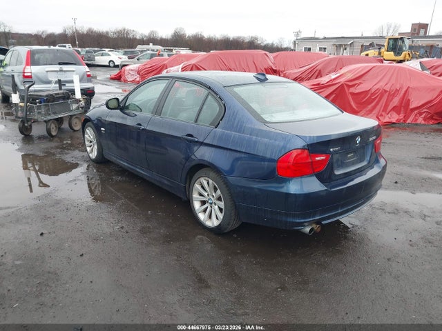 2011 BMW 328I WBAPK5G5XBNN30714 Photo 2