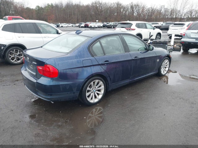 2011 BMW 328I WBAPK5G5XBNN30714 Photo 3
