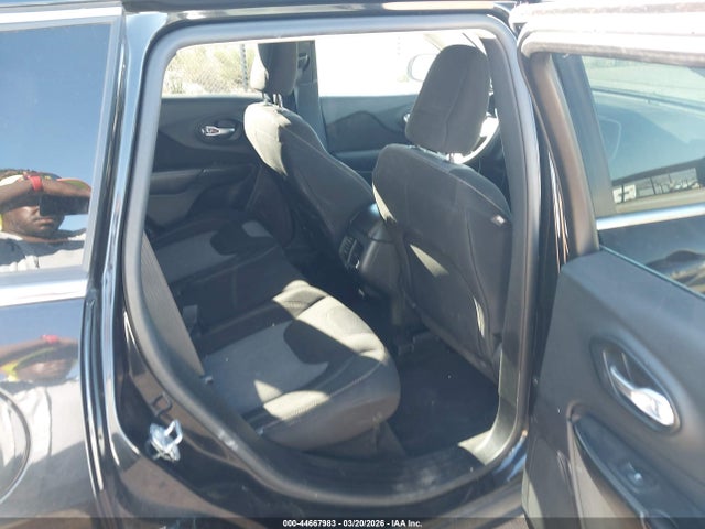 1C4PJMCS8EW187783 Jeep Cherokee Latitude