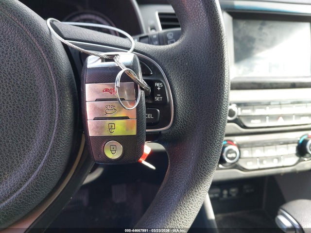 44667991 :رقم المزاد ، KNDCB3LCXH5063703 vin ، 2017 Kia Niro Lx مزاد بيع