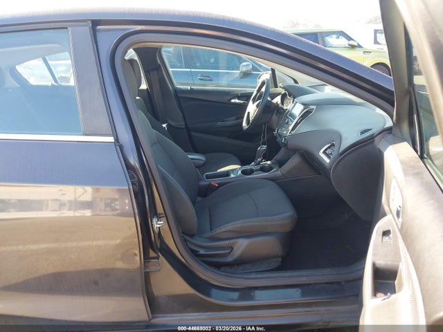1G1BE5SM2H7270012 Chevrolet Cruze Lt Auto