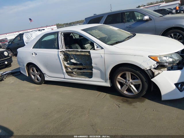 2014 Toyota Camry Se მანქანა იყიდება აუქციონზე, vin: 4T1BF1FK1EU392195, აუქციონის ნომერი: 44668053