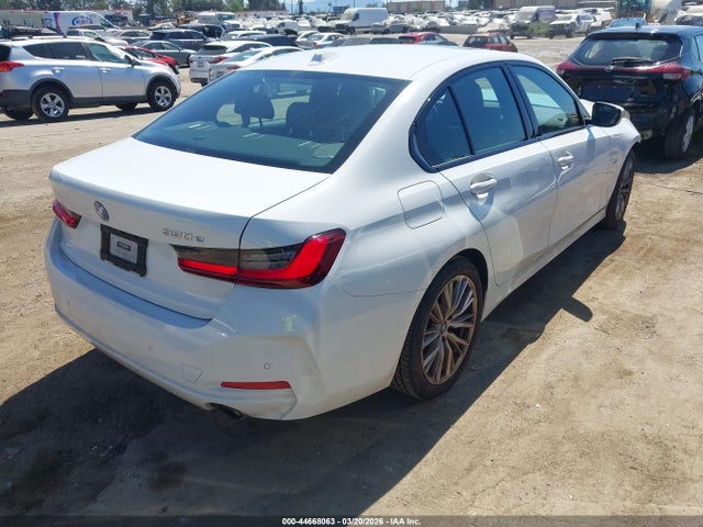 3MW39FF08P8C88764 BMW 330e