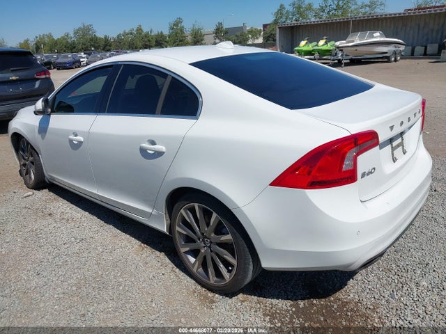 YV126MFK9F1340560 Volvo S60 T5 Premier