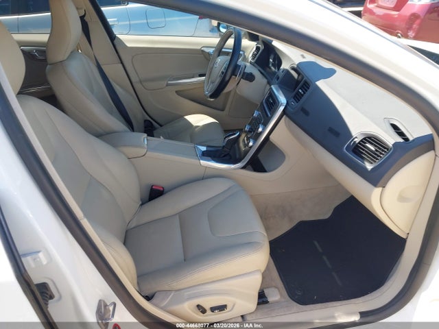 YV126MFK9F1340560 Volvo S60 T5 Premier