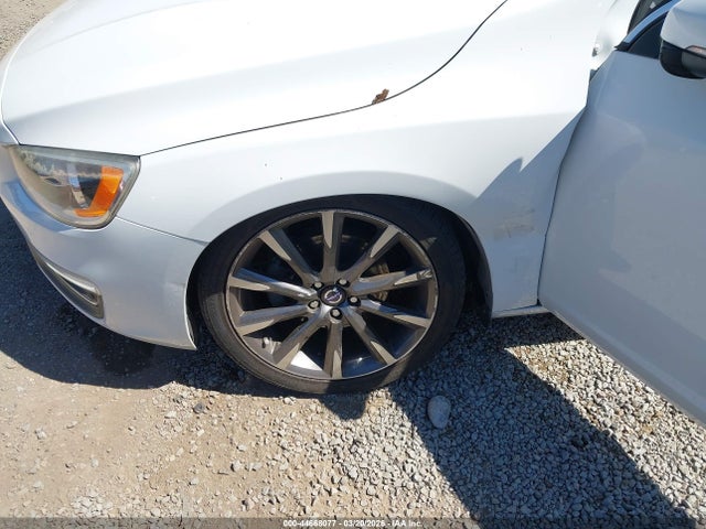 YV126MFK9F1340560 Volvo S60 T5 Premier