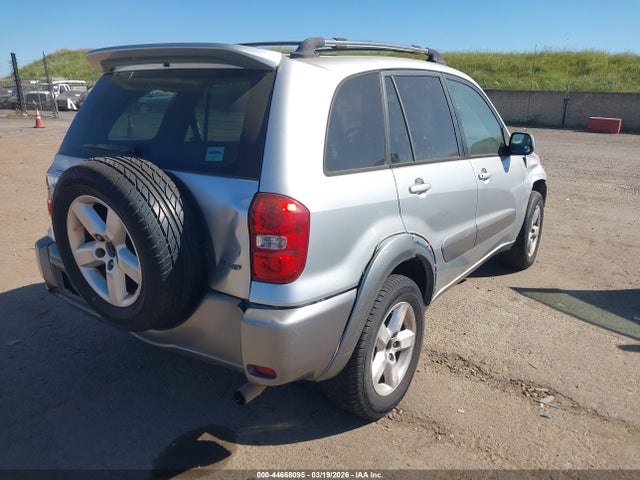 2004 TOYOTA RAV4 JTEHD20V546018152 Photo 3