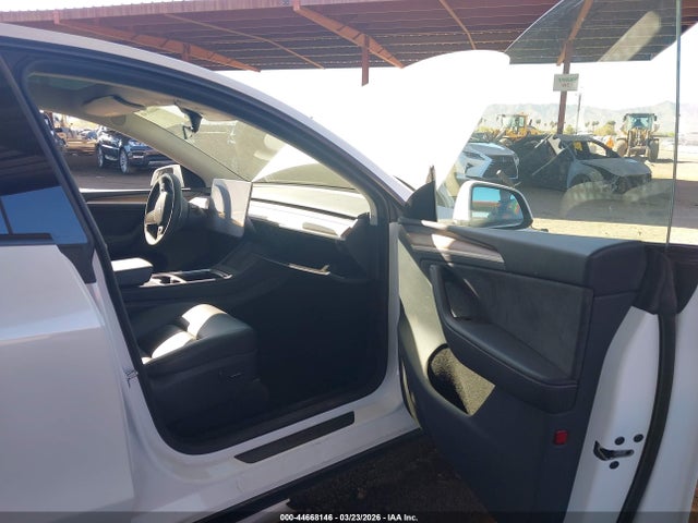 2023 TESLA MODEL Y 7SAYGDEE9PA128999 Photo 4