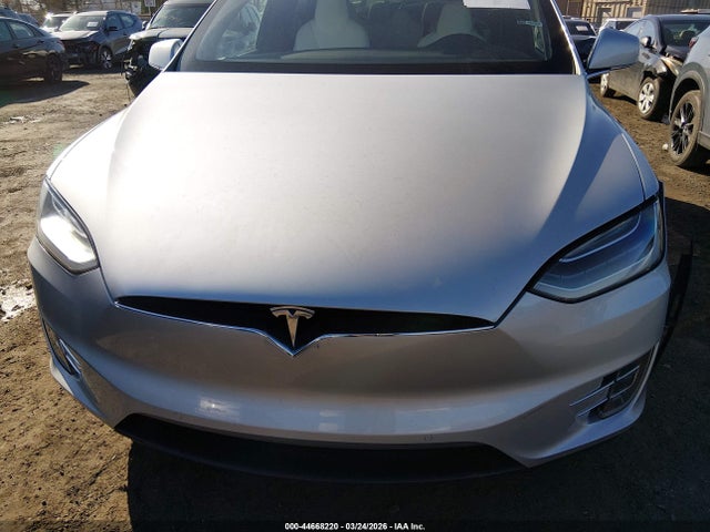 Tesla Model X 100d/75d/90d 2017 5YJXCAE21HF075079 Image 10