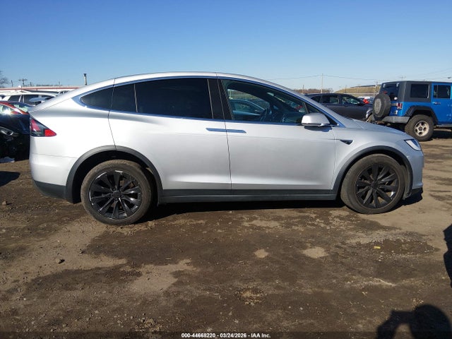 Tesla Model X 100d/75d/90d 2017 5YJXCAE21HF075079 Image 13