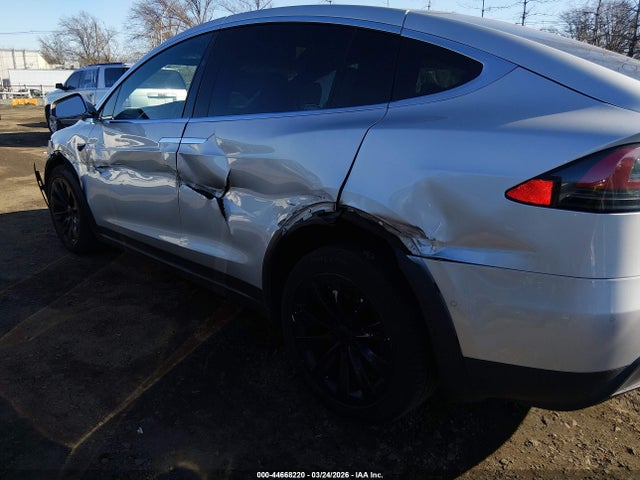 Tesla Model X 100d/75d/90d 2017 5YJXCAE21HF075079 Image 6