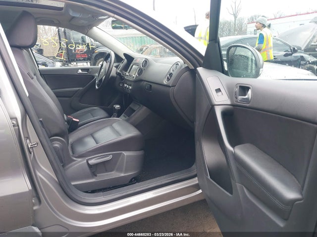 Продаж на аукціоні авто 2010 Volkswagen Tiguan Wolfsburg Edition, vin: WVGAV7AX0AW001573, номер лоту: 44668283