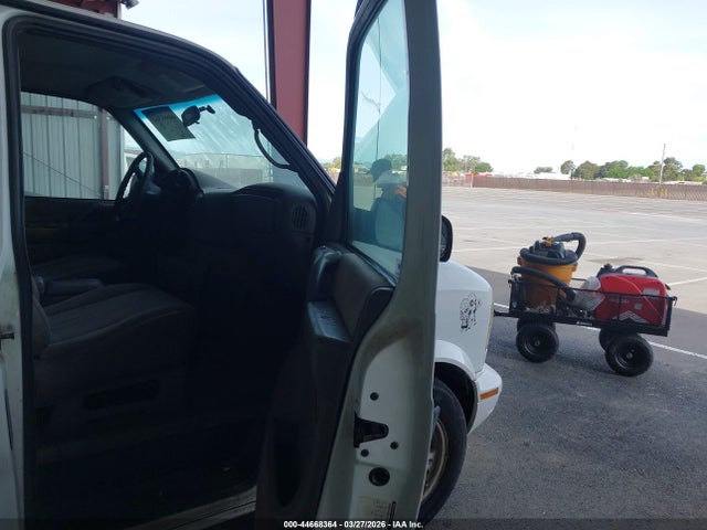44668364 :رقم المزاد ، 1GKDM19X03B513760 vin ، 2003 Gmc Safari مزاد بيع
