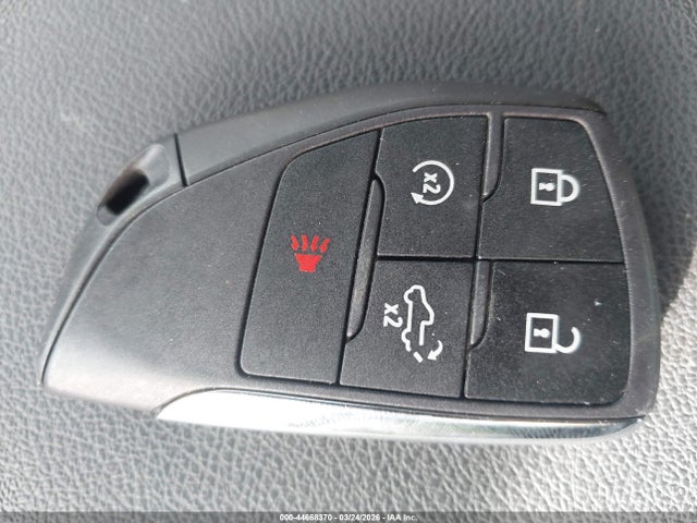 Продажа на аукционе авто 2025 Chevrolet Silverado 1500 4wd  Short Bed Rst, vin: 1GCUKEE82SZ103376, номер лота: 44668370