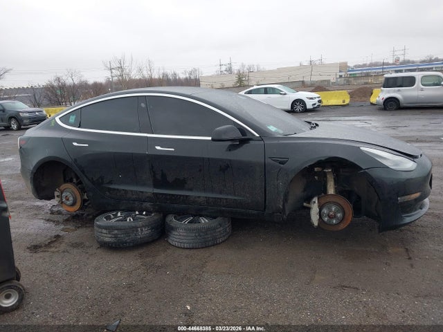 Auction sale of the 2019 Tesla Model 3 Long Range/performance, vin: 5YJ3E1EB8KF195672, lot number: 44668385