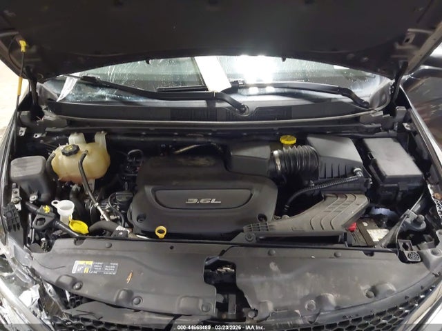 2017 Chrysler Pacifica Touring-l Plus მანქანა იყიდება აუქციონზე, vin: 2C4RC1EG2HR585174, აუქციონის ნომერი: 44668489