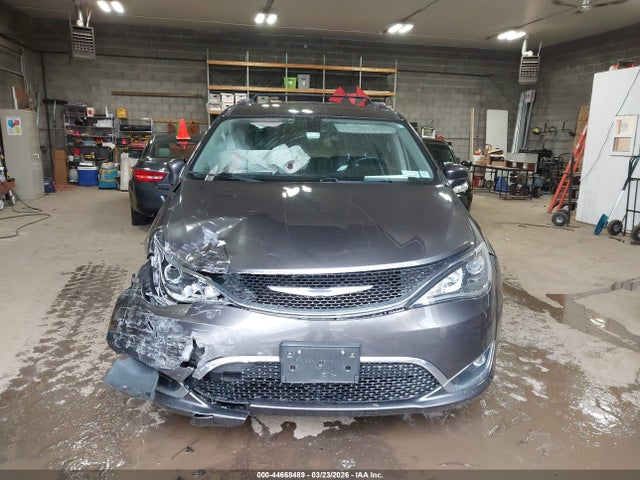 2017 Chrysler Pacifica Touring-l Plus მანქანა იყიდება აუქციონზე, vin: 2C4RC1EG2HR585174, აუქციონის ნომერი: 44668489