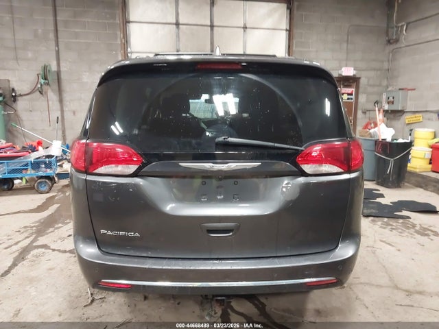 2017 Chrysler Pacifica Touring-l Plus მანქანა იყიდება აუქციონზე, vin: 2C4RC1EG2HR585174, აუქციონის ნომერი: 44668489