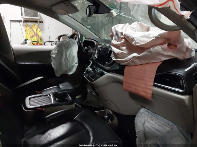 2017 Chrysler Pacifica Touring-l Plus მანქანა იყიდება აუქციონზე, vin: 2C4RC1EG2HR585174, აუქციონის ნომერი: 44668489