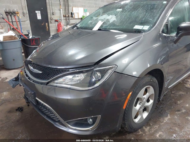2017 Chrysler Pacifica Touring-l Plus მანქანა იყიდება აუქციონზე, vin: 2C4RC1EG2HR585174, აუქციონის ნომერი: 44668489