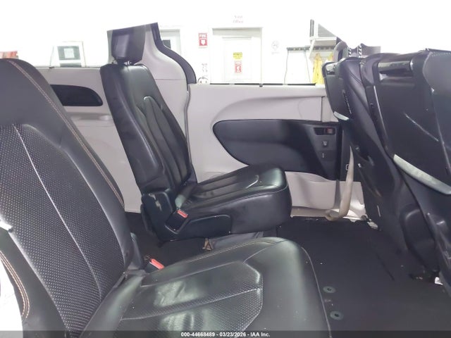 2017 Chrysler Pacifica Touring-l Plus მანქანა იყიდება აუქციონზე, vin: 2C4RC1EG2HR585174, აუქციონის ნომერი: 44668489