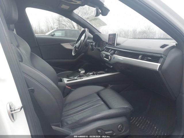 2017 AUDI A4 WAUENAF43HN040642 Photo 4
