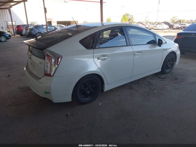 JTDKN3DU6E1827799 Toyota Prius Four