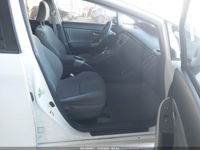 JTDKN3DU6E1827799 Toyota Prius Four