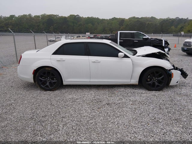 44668517 :رقم المزاد ، 2C3CCABGXPH641140 vin ، 2023 Chrysler 300 300s مزاد بيع