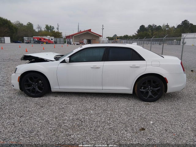 44668517 :رقم المزاد ، 2C3CCABGXPH641140 vin ، 2023 Chrysler 300 300s مزاد بيع