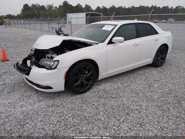 44668517 :رقم المزاد ، 2C3CCABGXPH641140 vin ، 2023 Chrysler 300 300s مزاد بيع