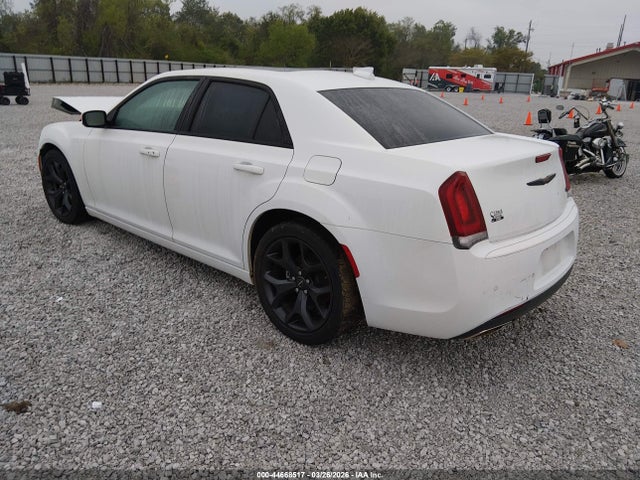 44668517 :رقم المزاد ، 2C3CCABGXPH641140 vin ، 2023 Chrysler 300 300s مزاد بيع