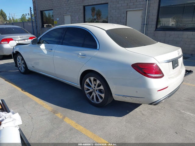 2017 MERCEDES-BENZ E 300 WDDZF4JB9HA245131 Photo 2