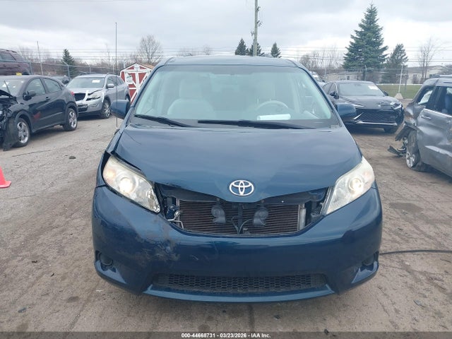 44668731 :رقم المزاد ، 5TDKK3DCXCS242014 vin ، 2012 Toyota Sienna Le V6 8 Passenger مزاد بيع