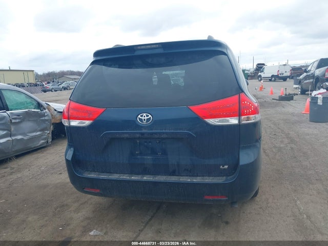 44668731 :رقم المزاد ، 5TDKK3DCXCS242014 vin ، 2012 Toyota Sienna Le V6 8 Passenger مزاد بيع