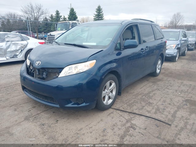 44668731 :رقم المزاد ، 5TDKK3DCXCS242014 vin ، 2012 Toyota Sienna Le V6 8 Passenger مزاد بيع