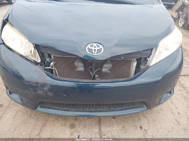 44668731 :رقم المزاد ، 5TDKK3DCXCS242014 vin ، 2012 Toyota Sienna Le V6 8 Passenger مزاد بيع