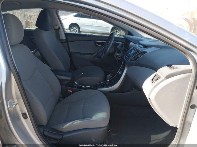 5NPDH4AE0GH695685 Hyundai ELANTRA SE