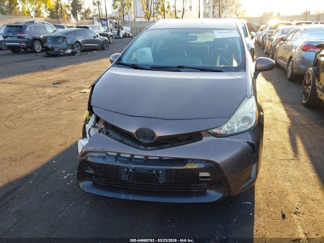 Toyota Prius V Three 2015 JTDZN3EUXFJ028185 Image 12