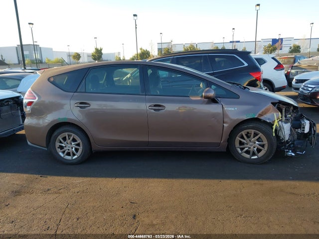 Toyota Prius V Three 2015 JTDZN3EUXFJ028185 Image 13