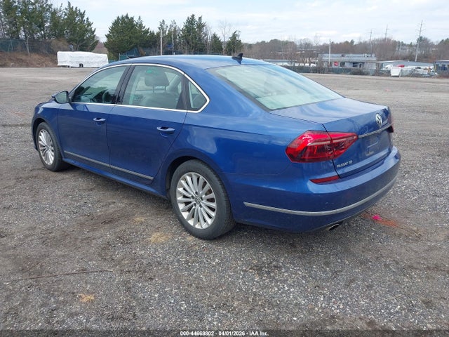 2017 VOLKSWAGEN PASSAT 1VWBT7A3XHC036187 Photo 2