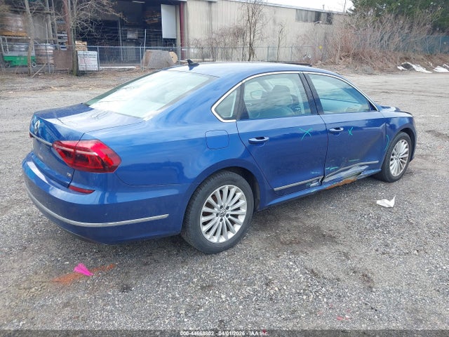 2017 VOLKSWAGEN PASSAT 1VWBT7A3XHC036187 Photo 3