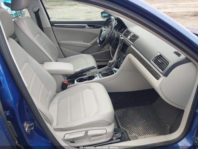 2017 VOLKSWAGEN PASSAT 1VWBT7A3XHC036187 Photo 4