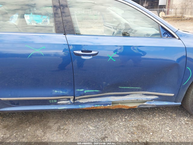 2017 VOLKSWAGEN PASSAT 1VWBT7A3XHC036187 Photo 5