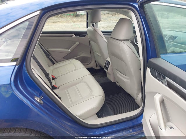 2017 VOLKSWAGEN PASSAT 1VWBT7A3XHC036187 Photo 7
