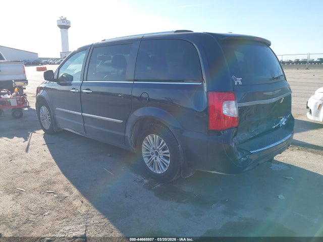 2015 CHRYSLER TOWN & COUNTRY 2C4RC1GGXFR708441 Photo 2