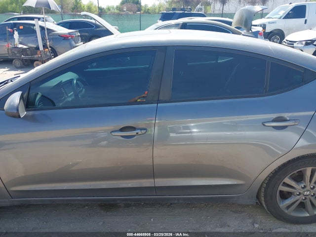 Hyundai Elantra Value Edition 2018 5NPD84LF8JH258336 Image 14