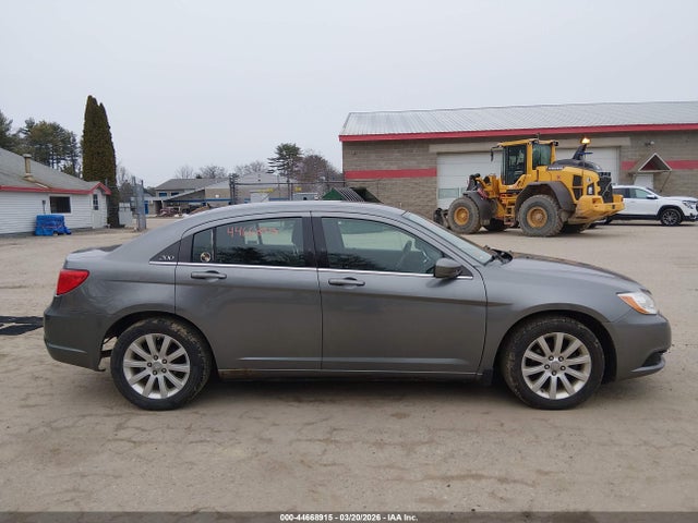 44668915 :رقم المزاد ، 1C3CCBBB8CN107565 vin ، 2012 Chrysler 200 Touring مزاد بيع